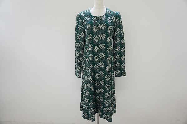 クリーンで大人な印象の斉藤都世子の花柄ワンピースを買取いたしました