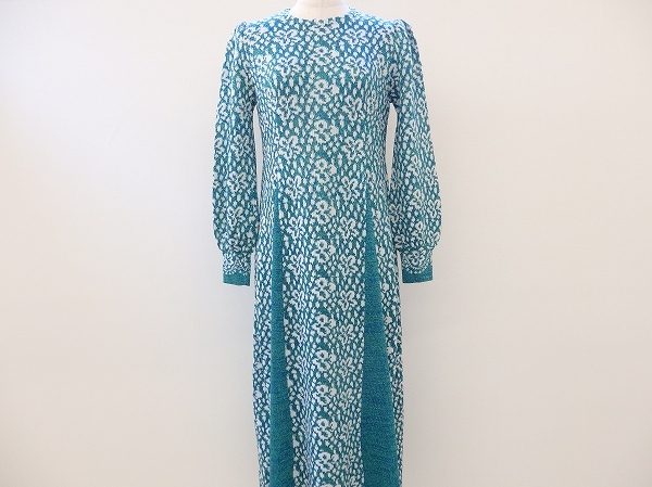 巧妙な手仕事によるギミックな一枚に。斉藤都世子のワンピースを買取いたしました