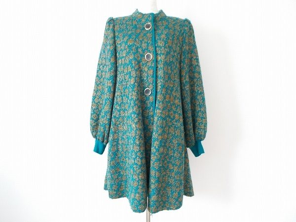 着ればぱっと華やぐ、斉藤都世子のコートを買取いたしました