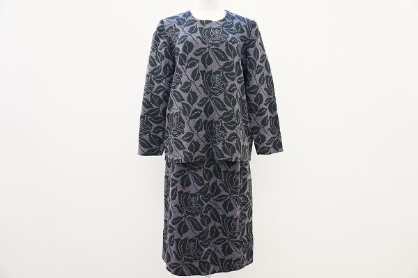 大きなバラ柄がインパクト大な斉藤都世子のセットアップを買取いたしました