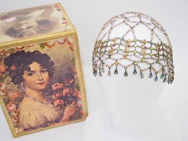 上品な輝きをたたえるミハエルネグリンのヘッドドレスをお譲りいただきました