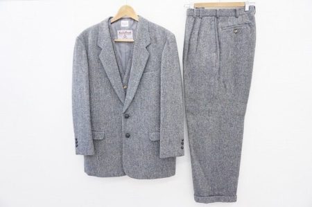 オシャレな秋冬スタイルを作り上げるのに取り入れたい、パパスのツイードスーツを買取いたしました
