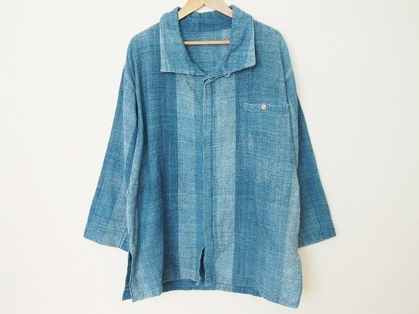 青のグラデーションが美しい、うさとのシャツを買取いたしました