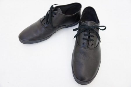 丸みのあるフォルムが可愛いコムデギャルソンのメンズスニーカーを買い取り査定しました