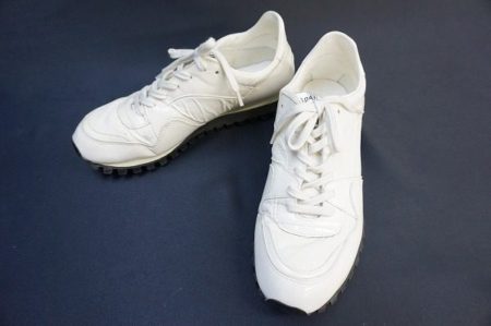 人気のコラボシリーズ！コムデギャルソンの白スニーカーを査定しました
