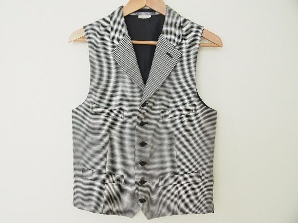 スーツスタイルのアクセントに!コムデギャルソンオムのシルクベストを買い取りました