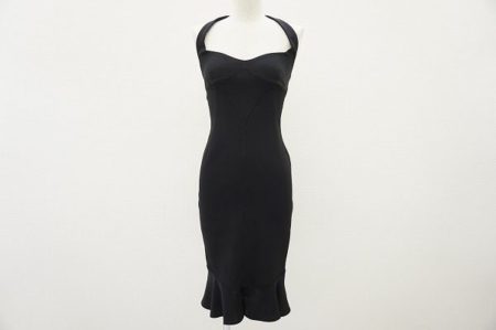 デコルテ魅せができるドルチェ&ガッバーナのブラックドレスをお譲りいただきました