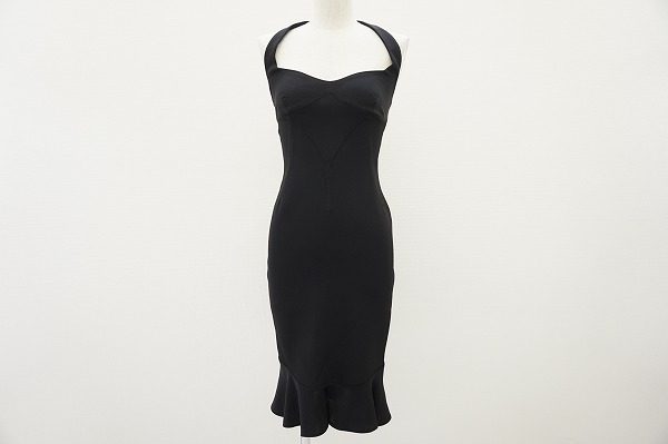 デコルテ魅せができるドルチェ&ガッバーナのブラックドレスをお譲りいただきました