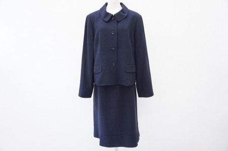 シルエットからやさしい雰囲気が漂うレリアンのスカートスーツを買い取りました