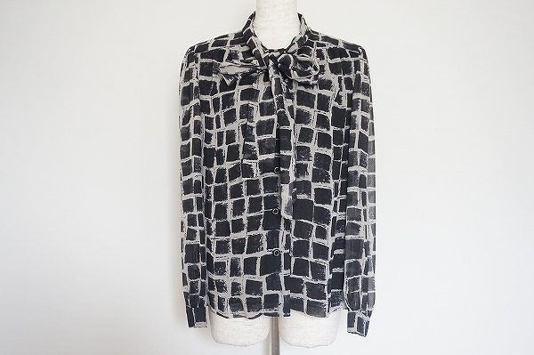 手描き風プリントが目をひく、ジュンアシダのブラウスを買取いたしました