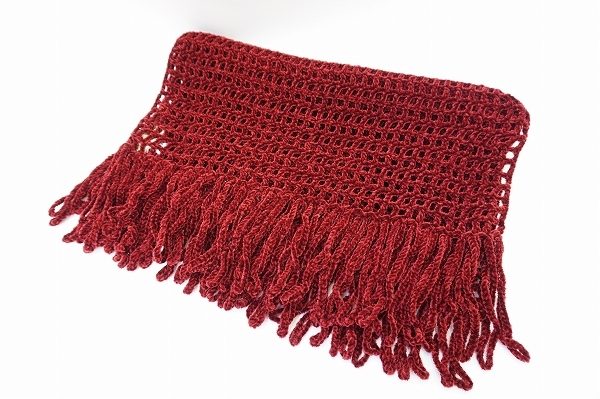 アクセント小物として色々使える、斉藤都世子のマフラーを買取いたしました