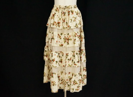 ギンガムチェックといちご柄の組み合わせがキュートでコーディネートの主役になってくれるピンクハウスのスカートを買取させて頂きました