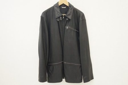 秀逸なデザインが目を引くジャンフランコフェレのレザージャケットを買い取りました