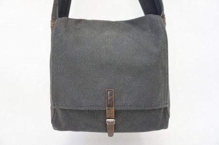 ユニセックスで普段使いからアウトドアまで活躍、コルソコモ コムデギャルソンのショルダーバッグを買取いたしました