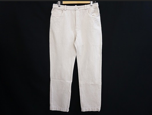 爽やかでいてどんな色味のトップス、アウターとも相性抜群の万能ボトムス！エルメス HERMESのメンズ用オフホワイトパンツを買取させて頂きました。