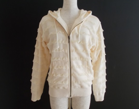 Mサイズだから小柄さんは今シーズン人気のオーバーサイズで着こなせる！ピンクハウス PINKHOUSEのオフホワイトのレースパーカーを買取させて頂きました。