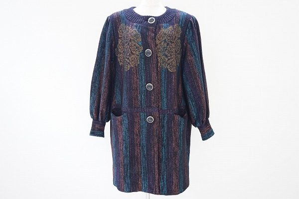 カラフルな色味で華やぐ、斉藤都世子のコートを買取いたしました