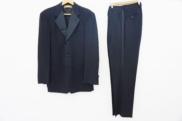 ダナキャランのタキシードスーツを買い取り査定させていただきました