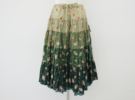 緑のグラデーションに花柄が映えるピンクハウス PINKHOUSEのティアードスカートを買取させて頂きました。