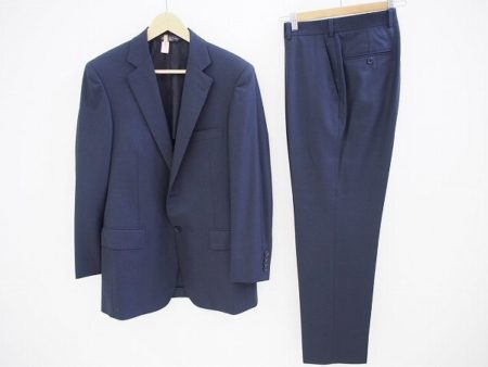 ぱりっと着こなしたいブルックスブラザーズの紺色のスーツを買い取りました