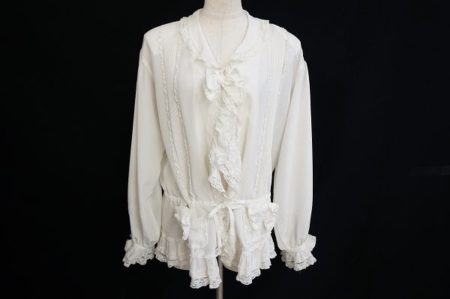 フリルたっぷりのピンクハウスのホワイトブラウスをお譲りいただきました