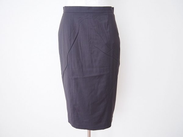 シルエットが綺麗なフェラガモのスカートを買取いたしました