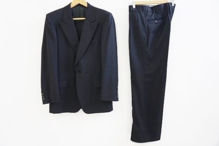 老舗のこだわりを纏う！上品なベルベストのスーツを買い取りました