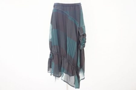 裾とポケットがユニーク、エイココンドウのスカートを買取いたしました