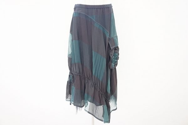 裾とポケットがユニーク、エイココンドウのスカートを買取いたしました