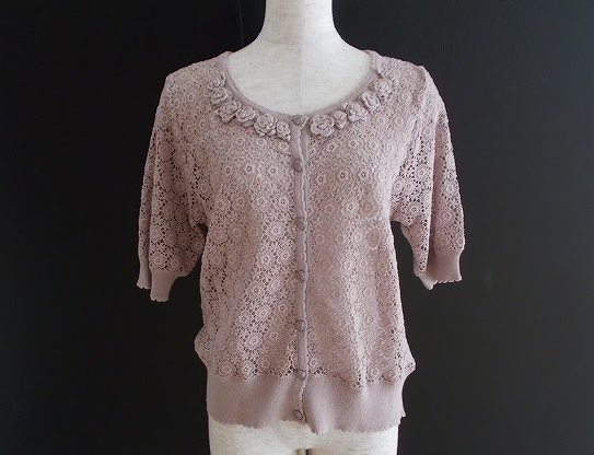 とても状態が良い美品！紫ベースに花モチーフが上品なピンクハウス PINKHOUSEの半袖ニットカーディガンを買取させて頂きました。