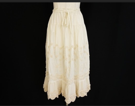 レースにリボンにお花と可愛らしいが凝縮されたピンクハウス PINKHOUSEのチュールスカートを買取させて頂きました。