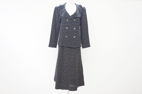 バラ模様が可愛いサイトウトヨコのセットアップを買い取りました