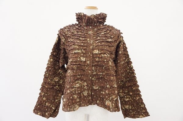 花柄レースでとことん可愛いカネコイサオのジャケットをお譲りいただきました