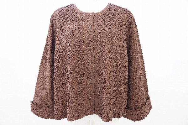 ピコフリルで立体感ある、カネコイサオのブラウスを買取いたしました