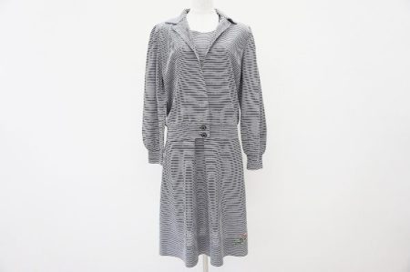 大人らしくボーダーをスタイルに取り入れられる、斉藤都世子のセットアップを買取いたしました