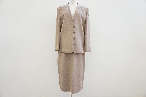 注目の大きいサイズ！レリアンのスカートスーツを買取査定しました