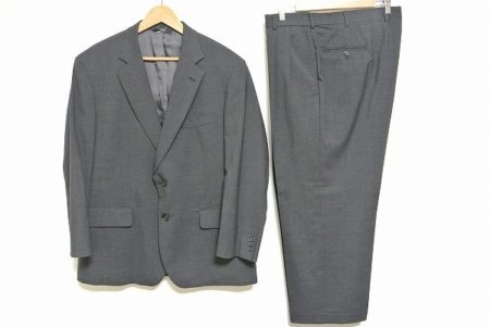 誰にでも似合うシルエットでビジネスマンをサポート、ブルックスブラザーズのスーツを買取いたしました