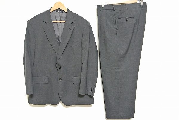 誰にでも似合うシルエットでビジネスマンをサポート、ブルックスブラザーズのスーツを買取いたしました