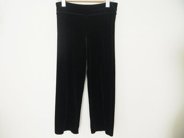 上品なベロアでできたフォクシーのスラックスを買い取りました