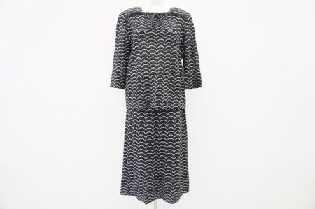 シックな波模様が特徴、斉藤都世子のセットアップを買取いたしました