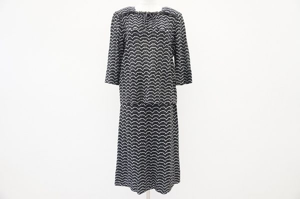 シックな波模様が特徴、斉藤都世子のセットアップを買取いたしました