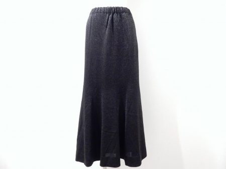 着心地ラクチンなのに着映えする斉藤都世子のロングスカートを買取いたしました