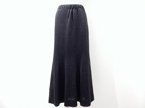 着心地ラクチンなのに着映えする斉藤都世子のロングスカートを買取いたしました