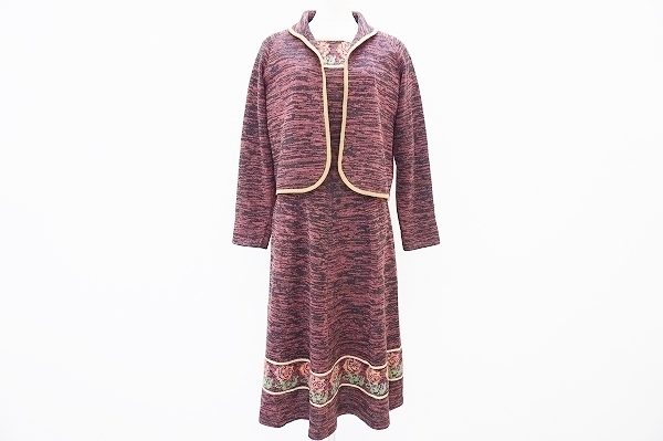 花柄がアクセントになったサイトウトヨコのワンピーススーツを買い取らせていただきました