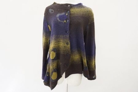 独自のカラーリングとカッティングが魅力、慈雨センソユニコのブラウスを買取いたしました