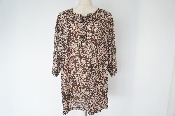 可愛らしい雰囲気を出しつつも着やすい、レリアンの花柄チュニックを買取いたしました