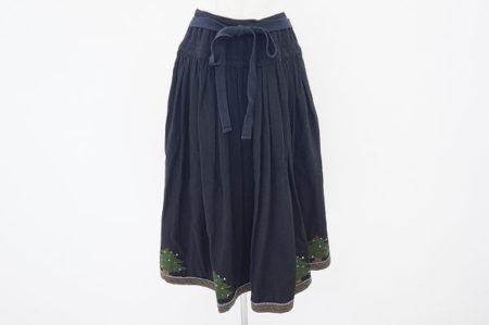 冬場を盛り上げる一枚に。ピンクハウスのスカートを買取いたしました