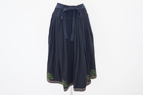 冬場を盛り上げる一枚に。ピンクハウスのスカートを買取いたしました