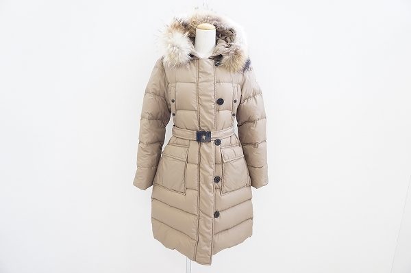 大人の女性に人気のモンクレールのダウンコートをお譲りいただきました