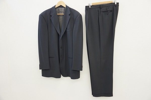 ジョルジオアルマーニのブラックスーツを買い取りました